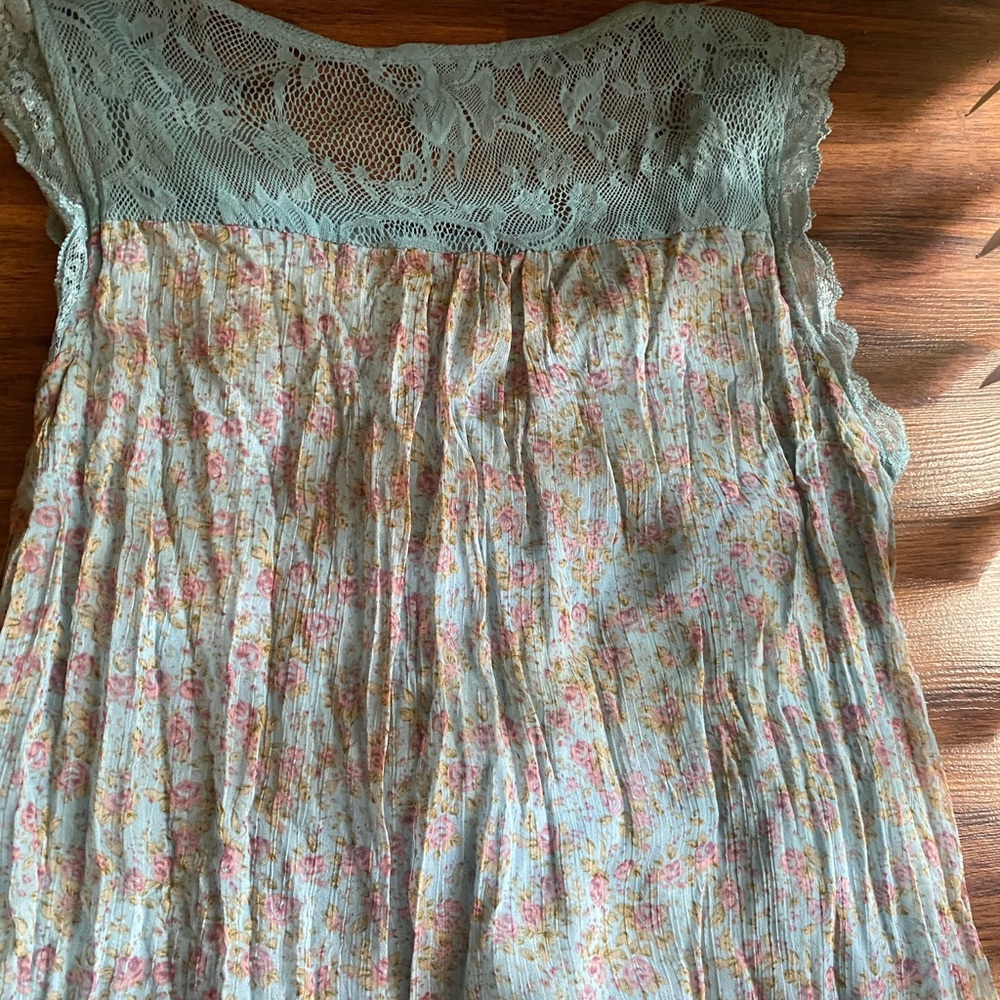 Lace Ruffled Dress - Picture 7 of 7